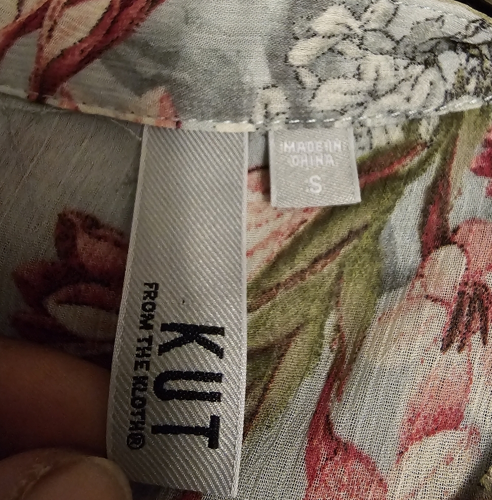 Kut From The Kloth Light Green Floral Sheer Boho Button Top Size Small - Picture 6 of 6